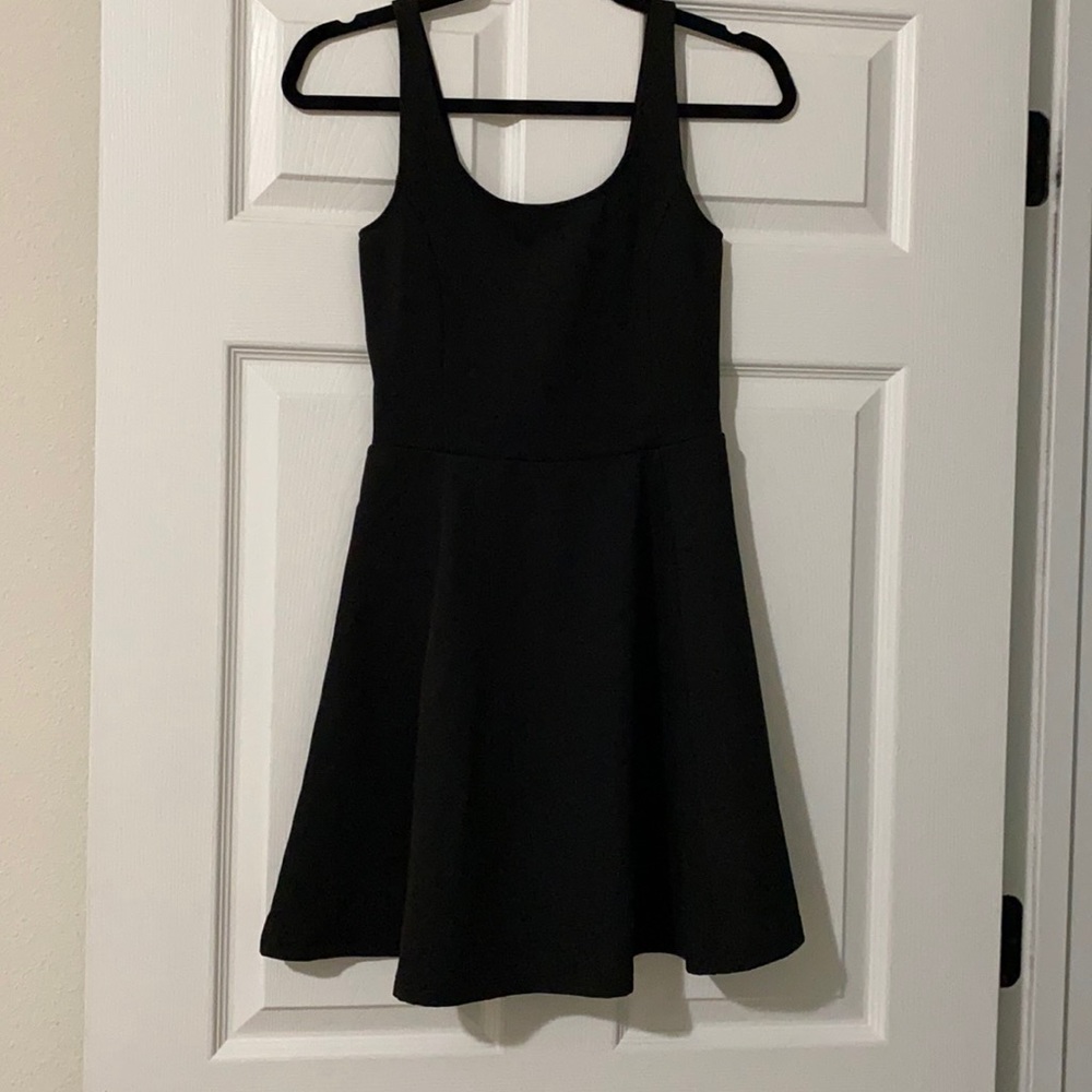 Black basic dress